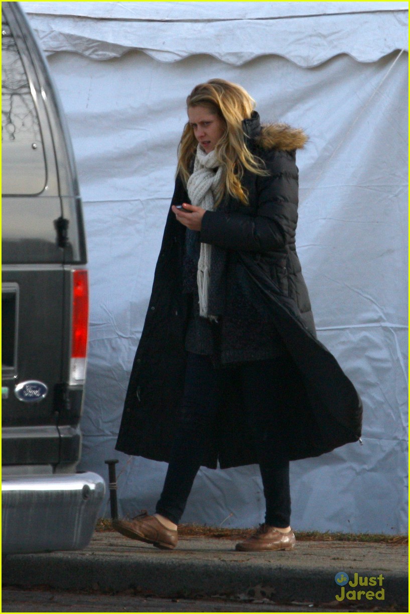 Teresa Palmer & Penn Badgley: 'Parts Per Billion' Filming in Detroit