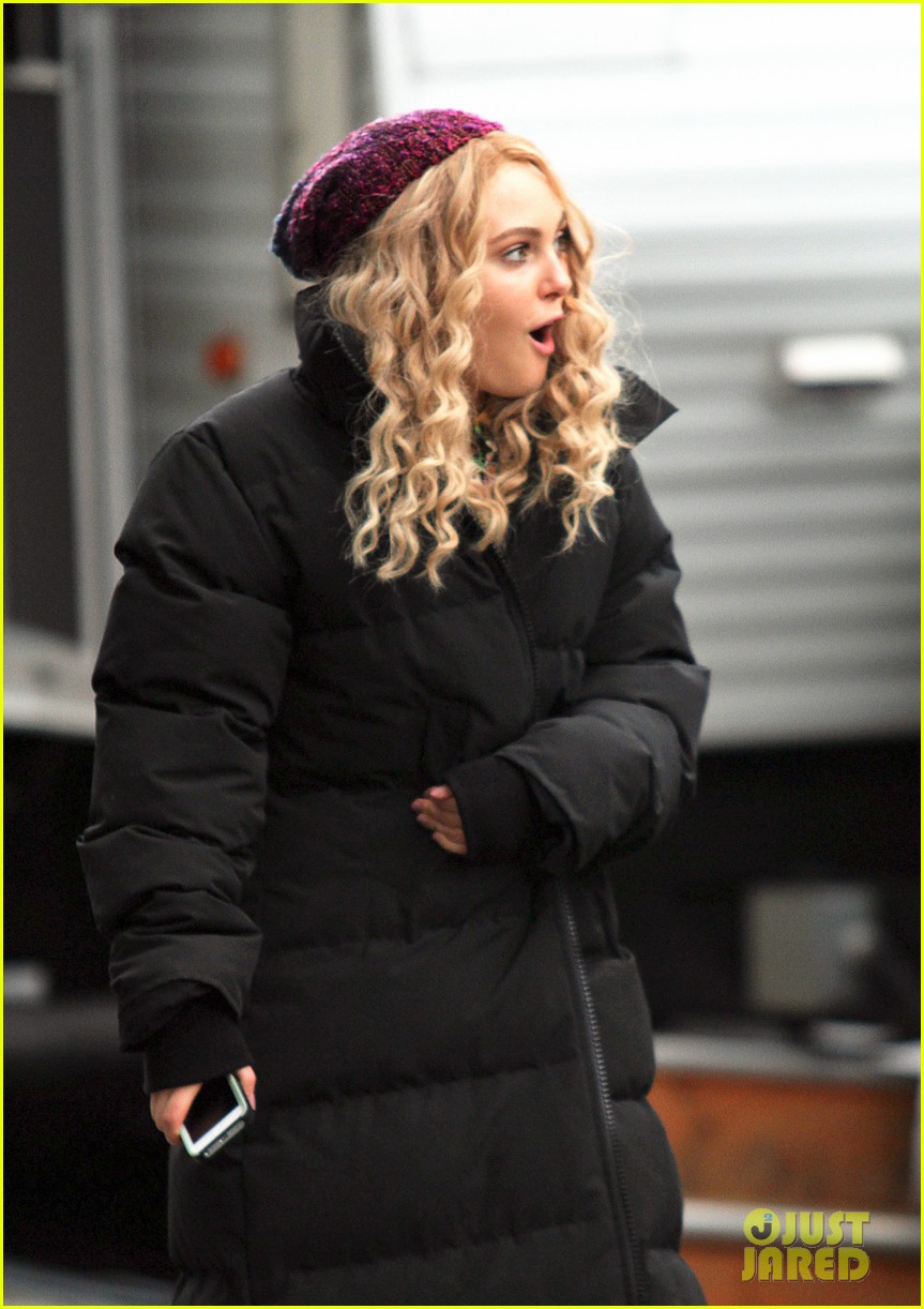 AnnaSophia Robb: Bundled Up in the Big Apple
