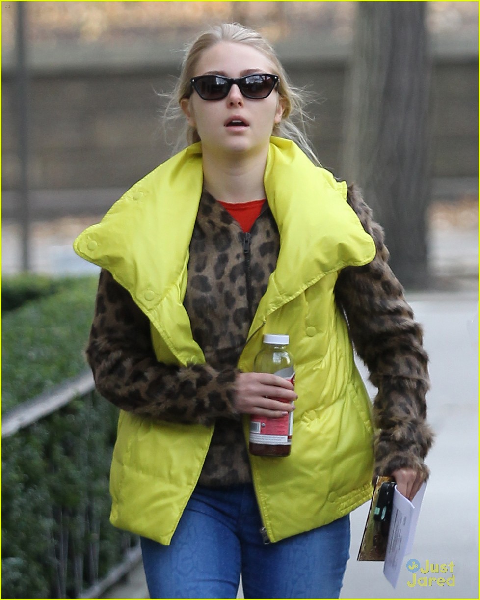 AnnaSophia Robb: Bright Vest in the Big Apple
