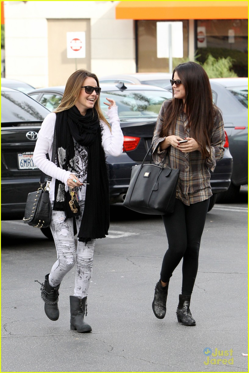 Selena Gomez: Sushi with Samantha Droke