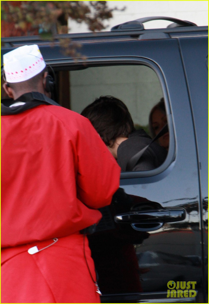 Harry Styles: In-N-Out Burger Drive Thru!
