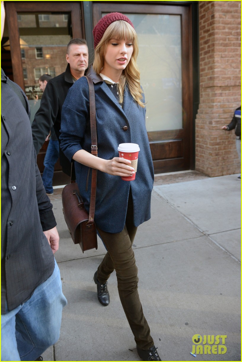 Taylor Swift: Leaving Hotel with Harry Styles!