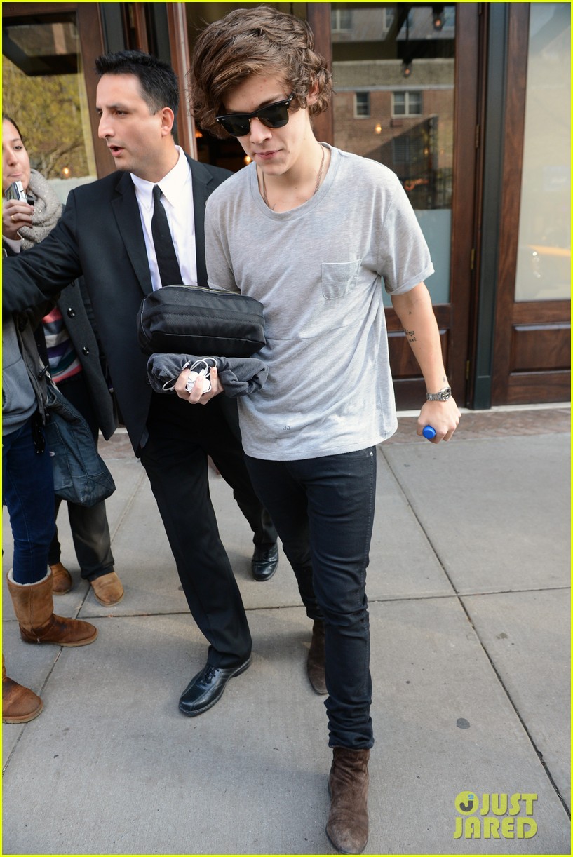 Taylor Swift: Leaving Hotel with Harry Styles!