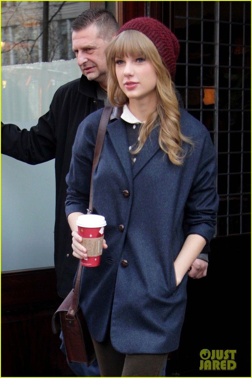 Taylor Swift: Leaving Hotel with Harry Styles!