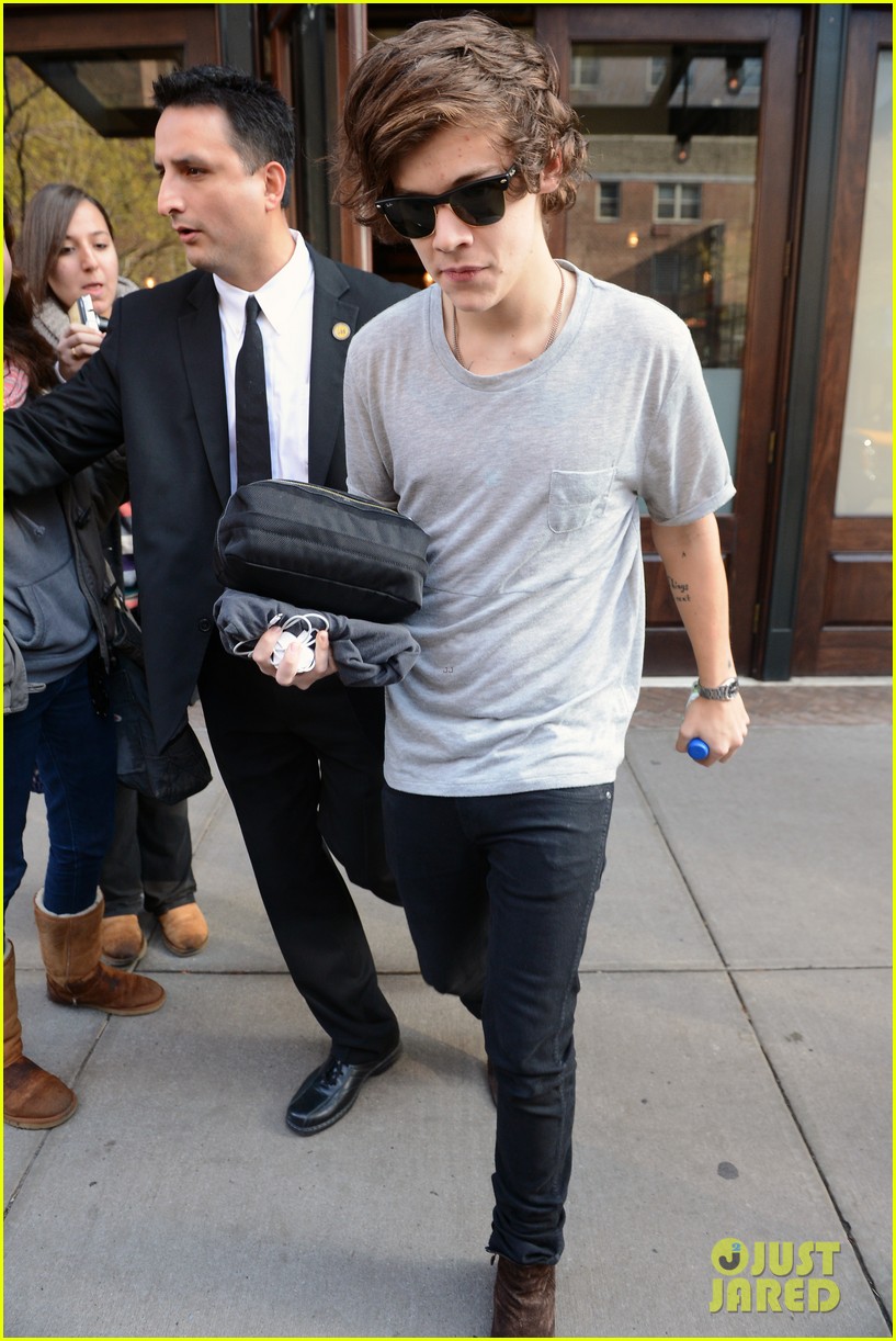 Taylor Swift: Leaving Hotel with Harry Styles!