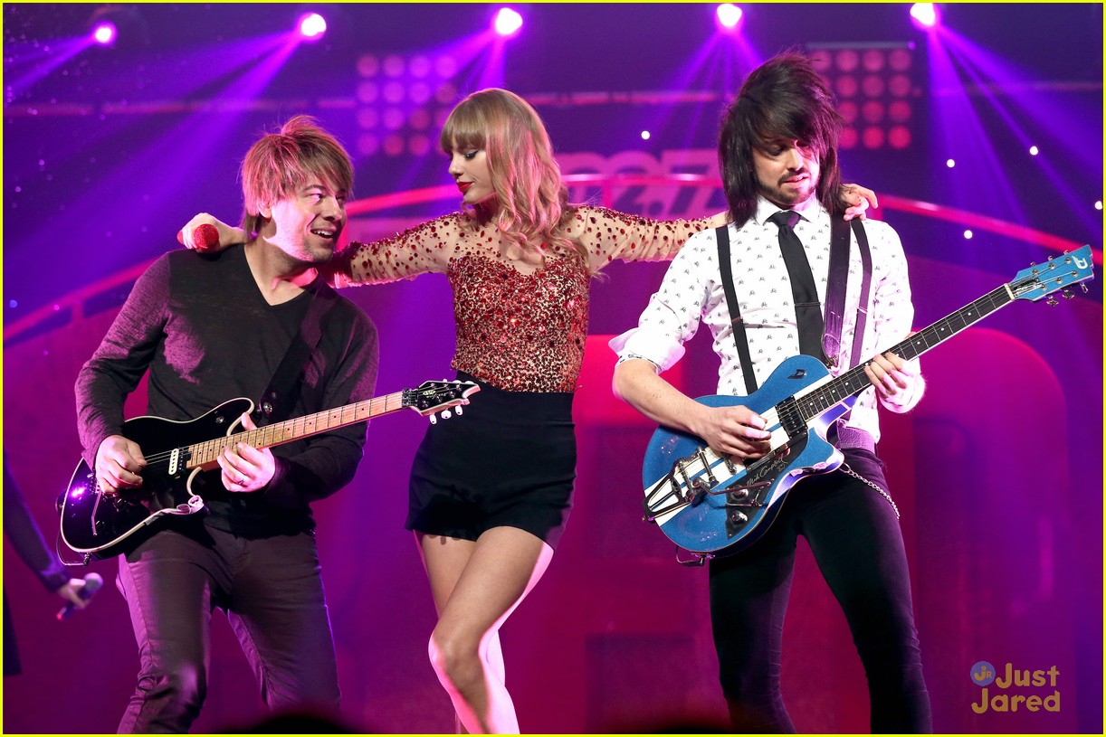 Taylor Swift: Jingle Ball 2012!