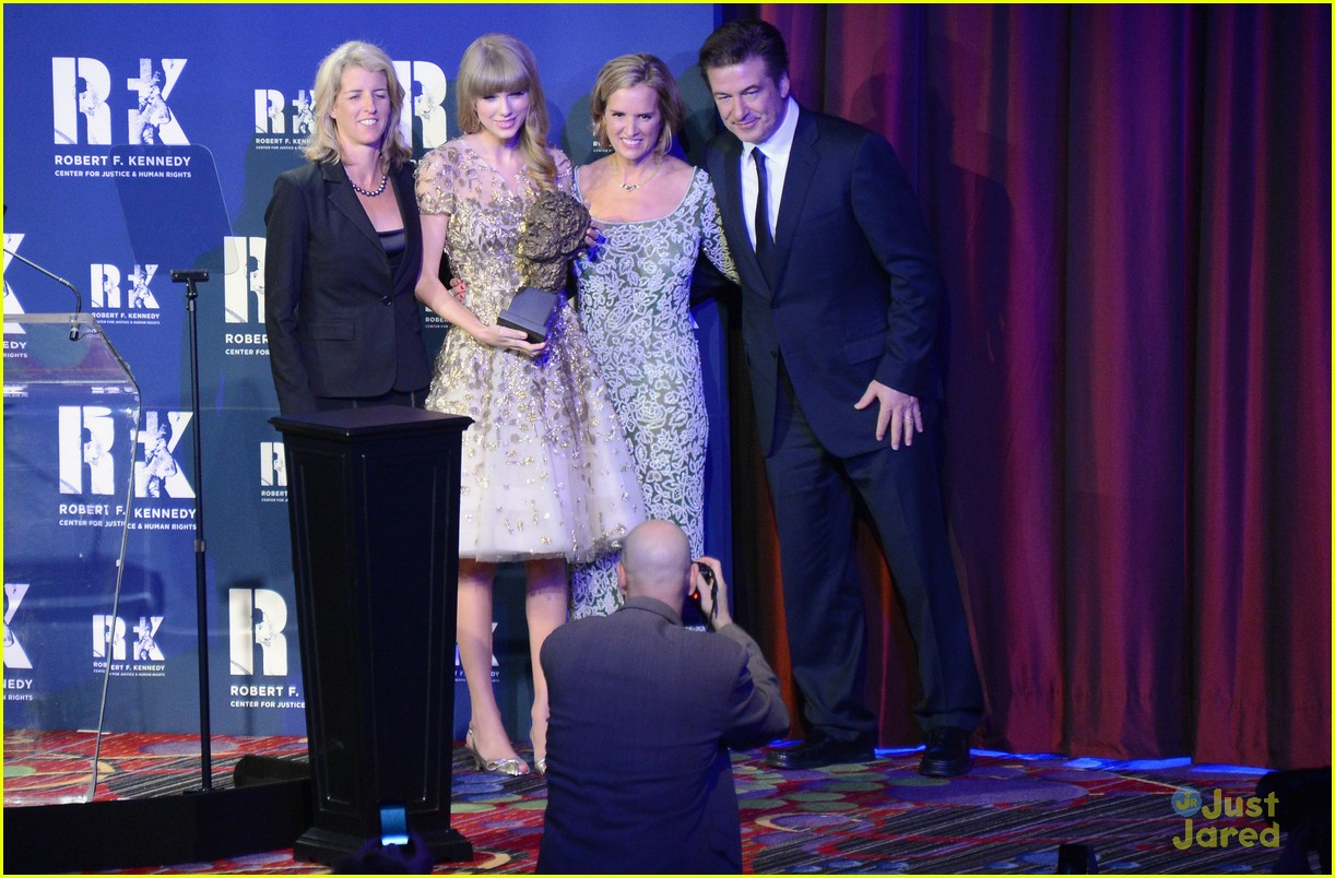 Taylor Swift: Ripple of Hope Awards 2012