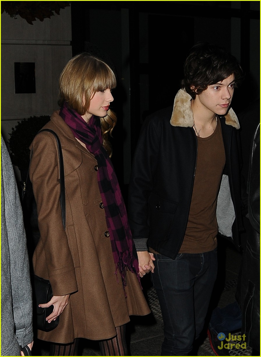 Taylor Swift & Harry Styles: Holding Hands After Party