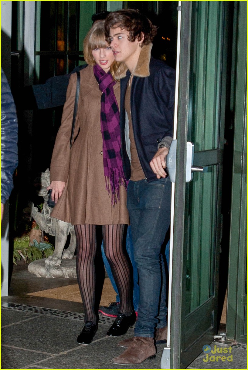 Taylor Swift & Harry Styles: Holding Hands After Party