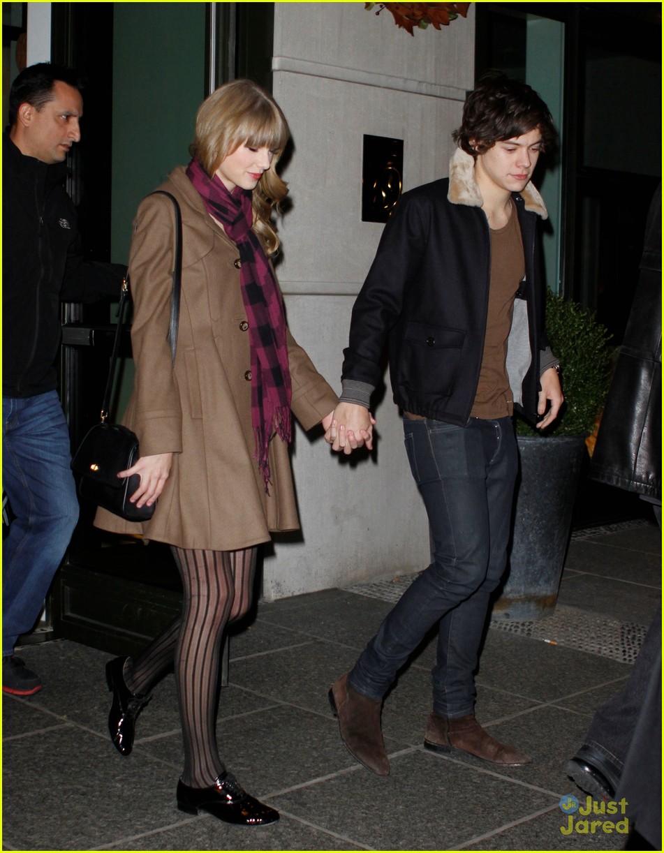 Taylor Swift & Harry Styles: Holding Hands After Party