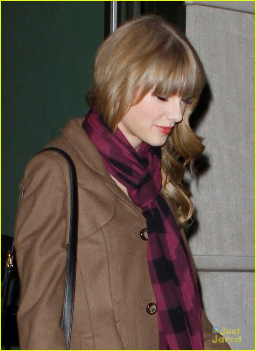 Taylor Swift & Harry Styles: Holding Hands After Party
