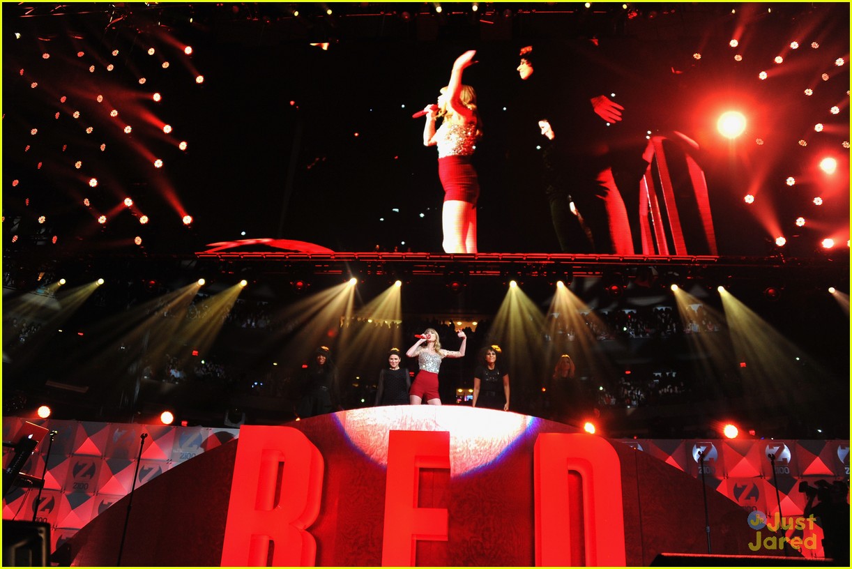 Taylor Swift: Z100 Jingle Ball Beauty!