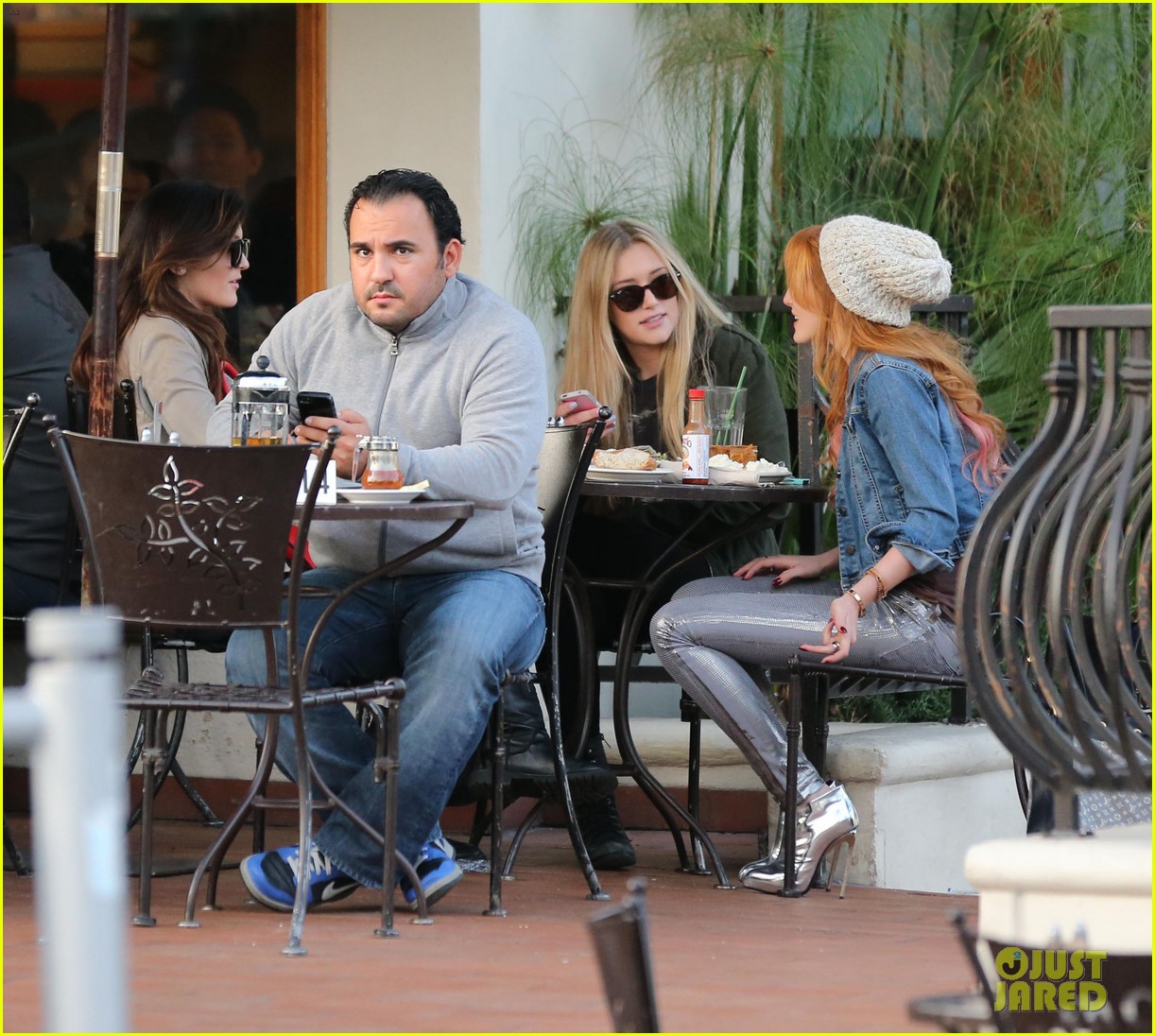 Bella Thorne: Lunch with Kylie Jenner!