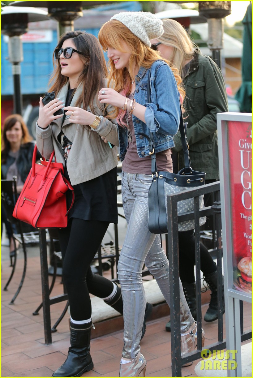 Bella Thorne: Lunch with Kylie Jenner!