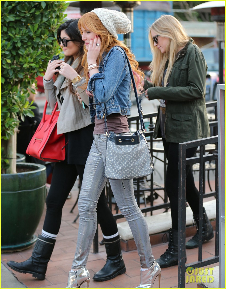 Bella Thorne: Lunch with Kylie Jenner!