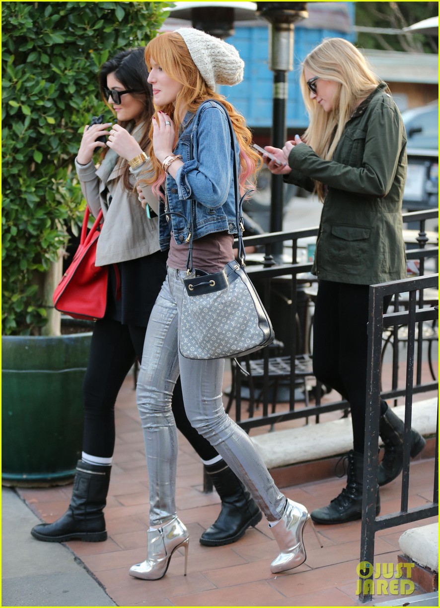 Bella Thorne: Lunch with Kylie Jenner!