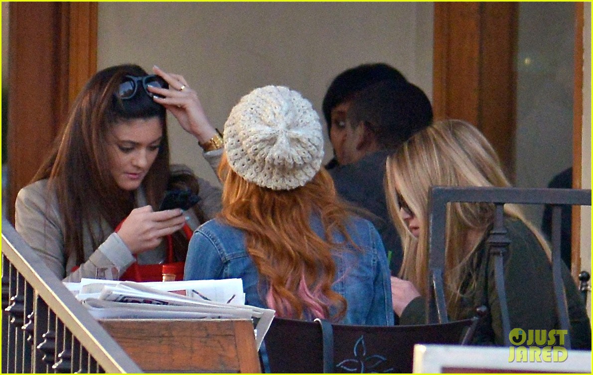 Bella Thorne: Lunch with Kylie Jenner!