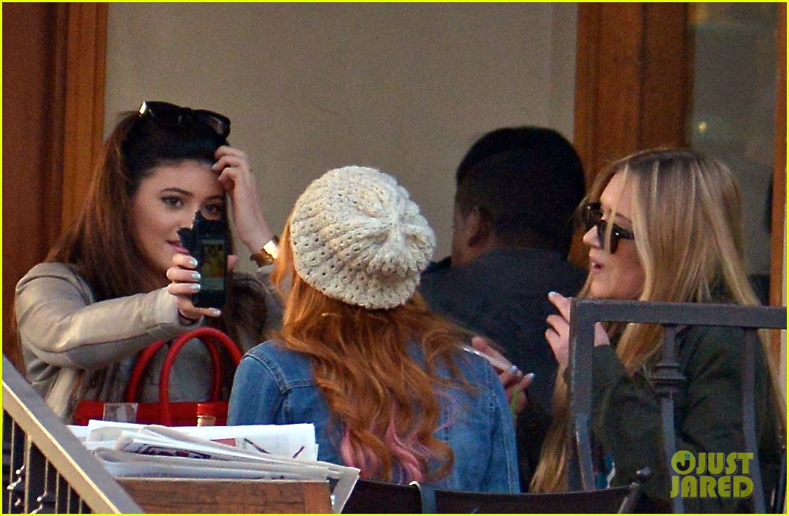 Bella Thorne: Lunch with Kylie Jenner!