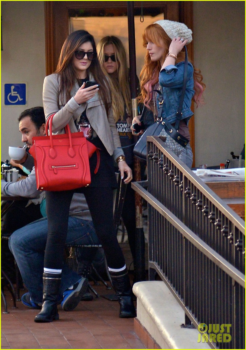 Bella Thorne: Lunch with Kylie Jenner!