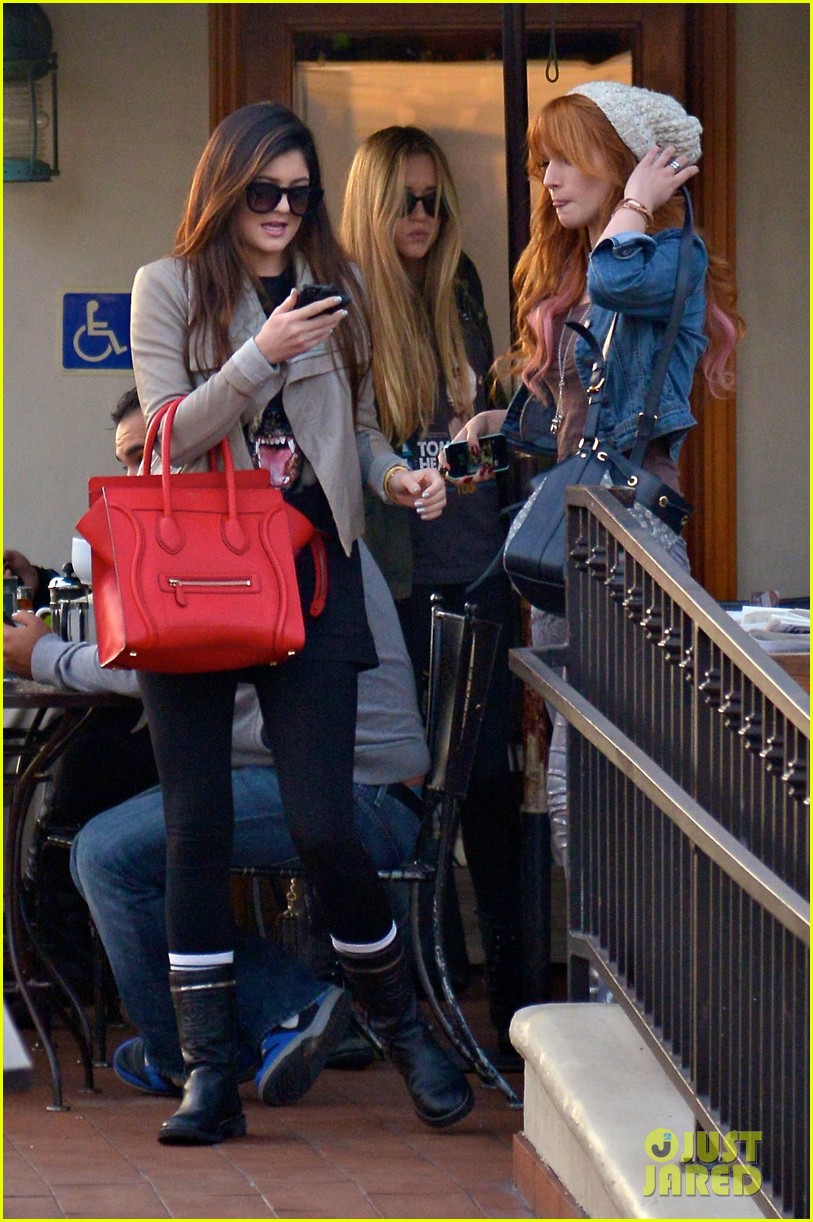 Bella Thorne: Lunch with Kylie Jenner!