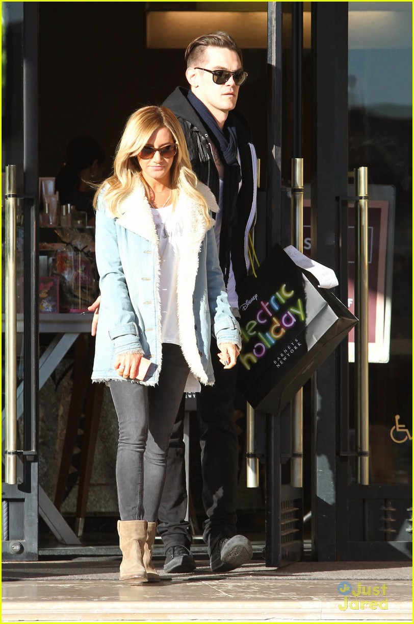 Ashley Tisdale: Burton Snowboard Stop with Niece Mikayla