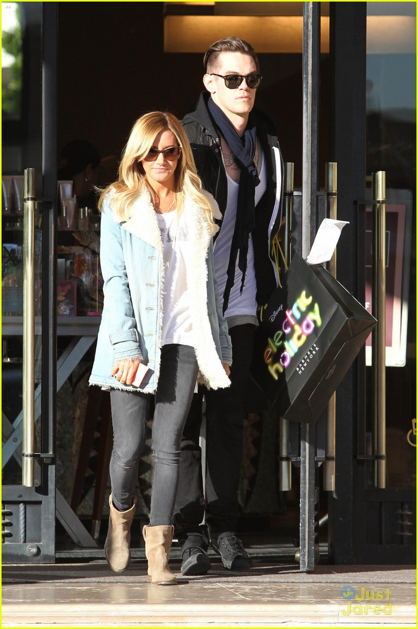 Ashley Tisdale: Burton Snowboard Stop with Niece Mikayla