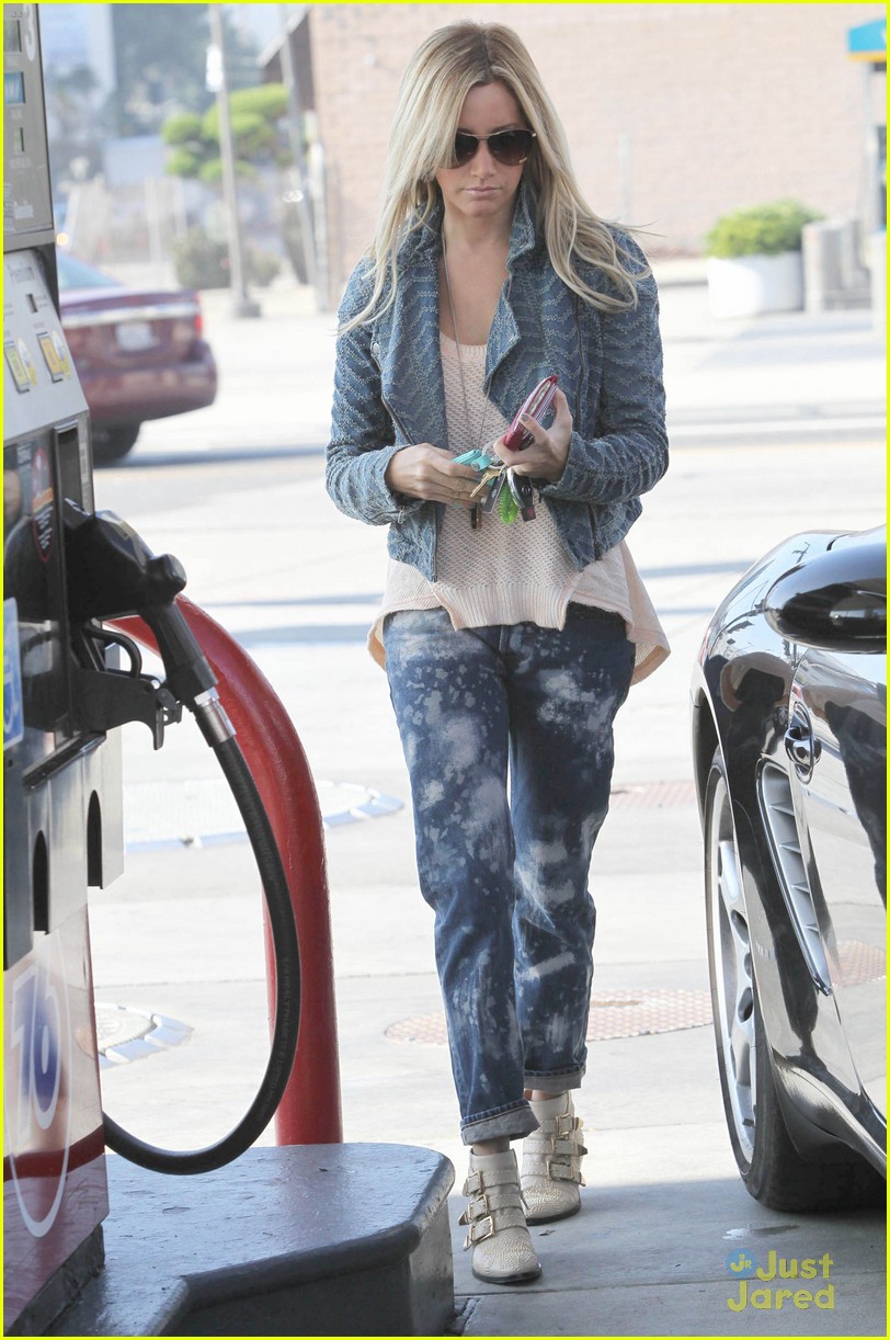 Ashley Tisdale: Gas Station Stop