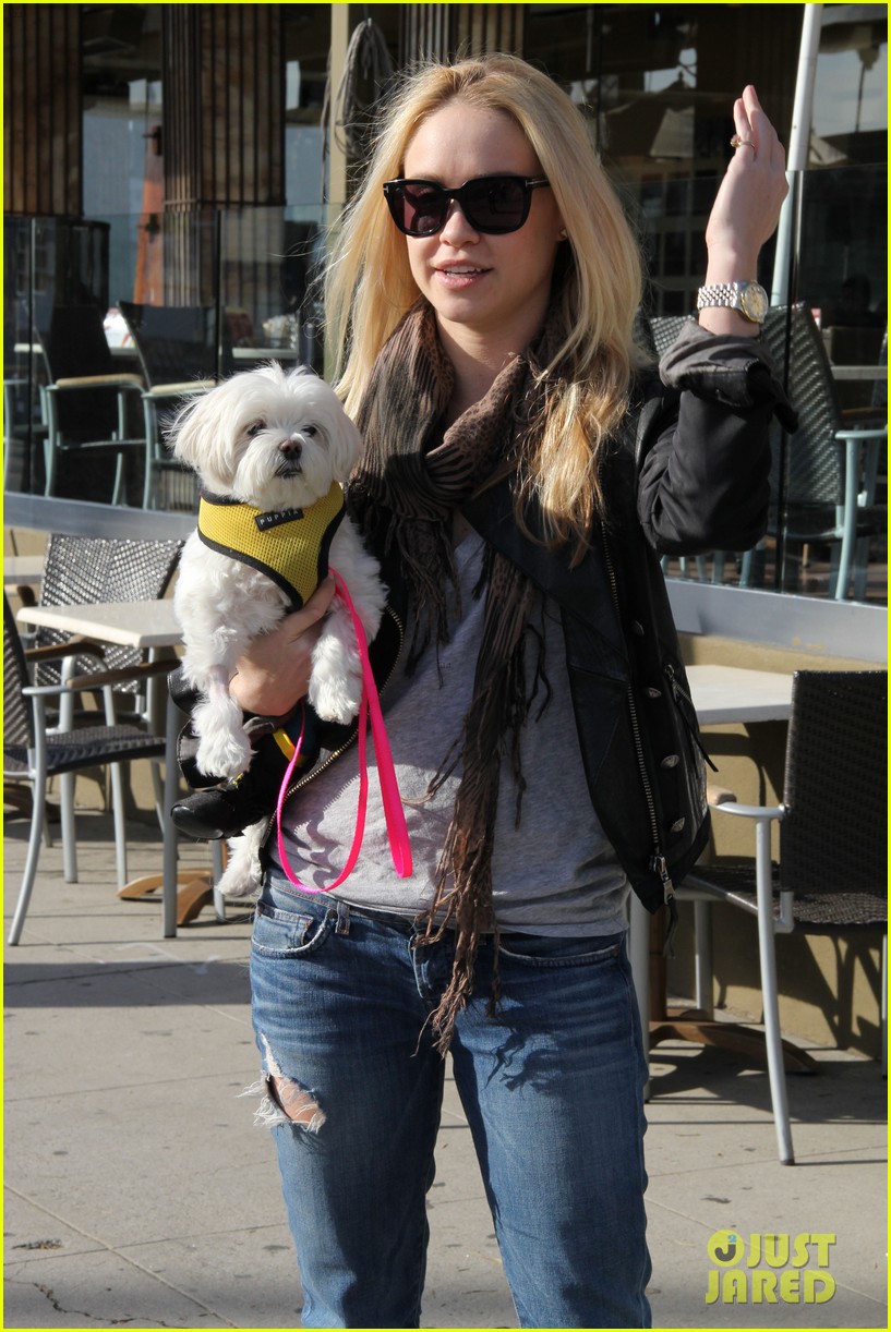 Becca Tobin: Sophie's In A Cast!