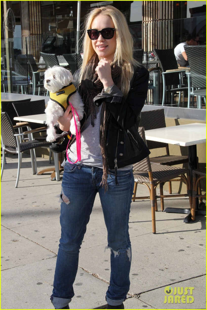 Becca Tobin: Sophie's In A Cast!