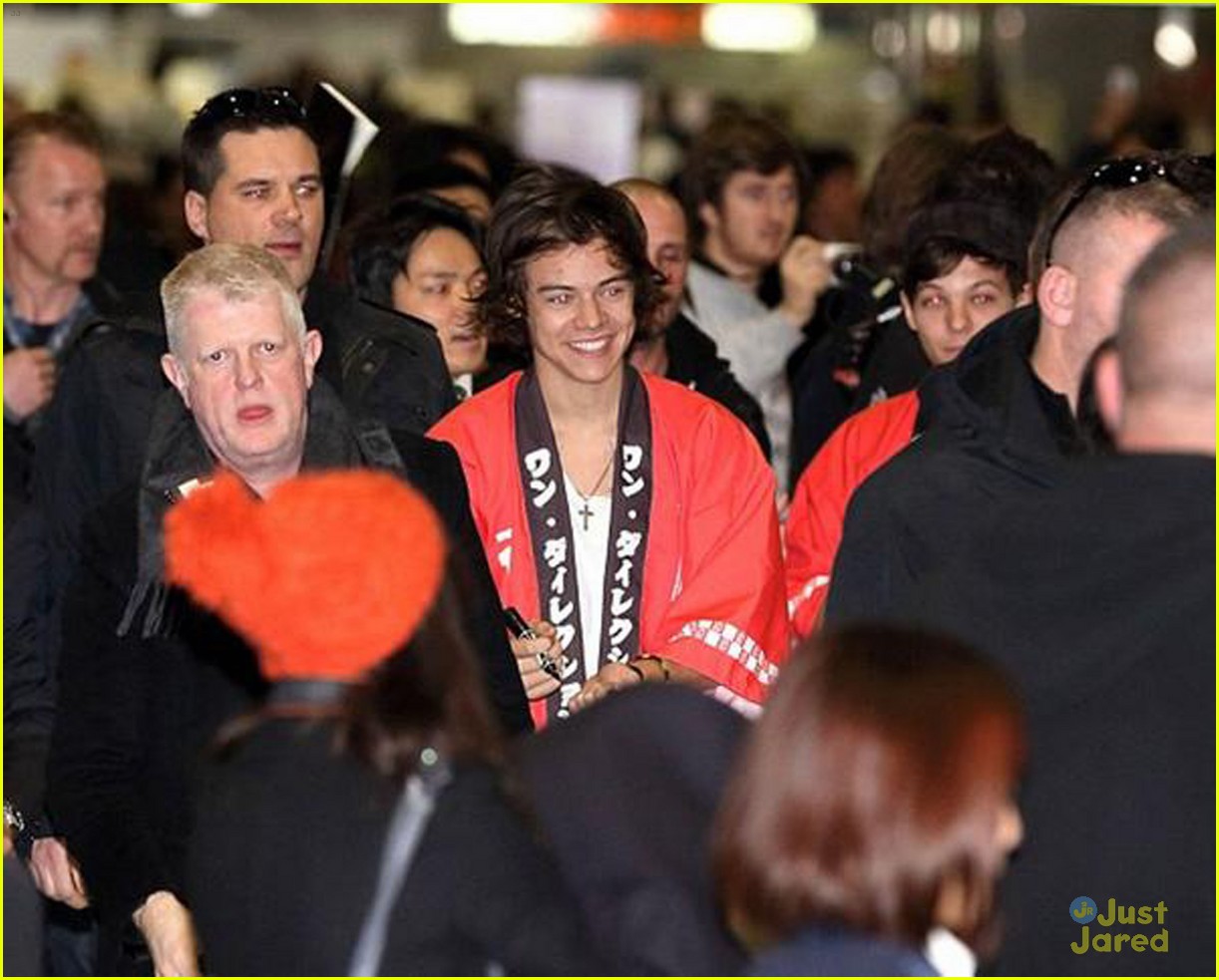 One Direction: Kimonos at Tokyo Airport Arrival