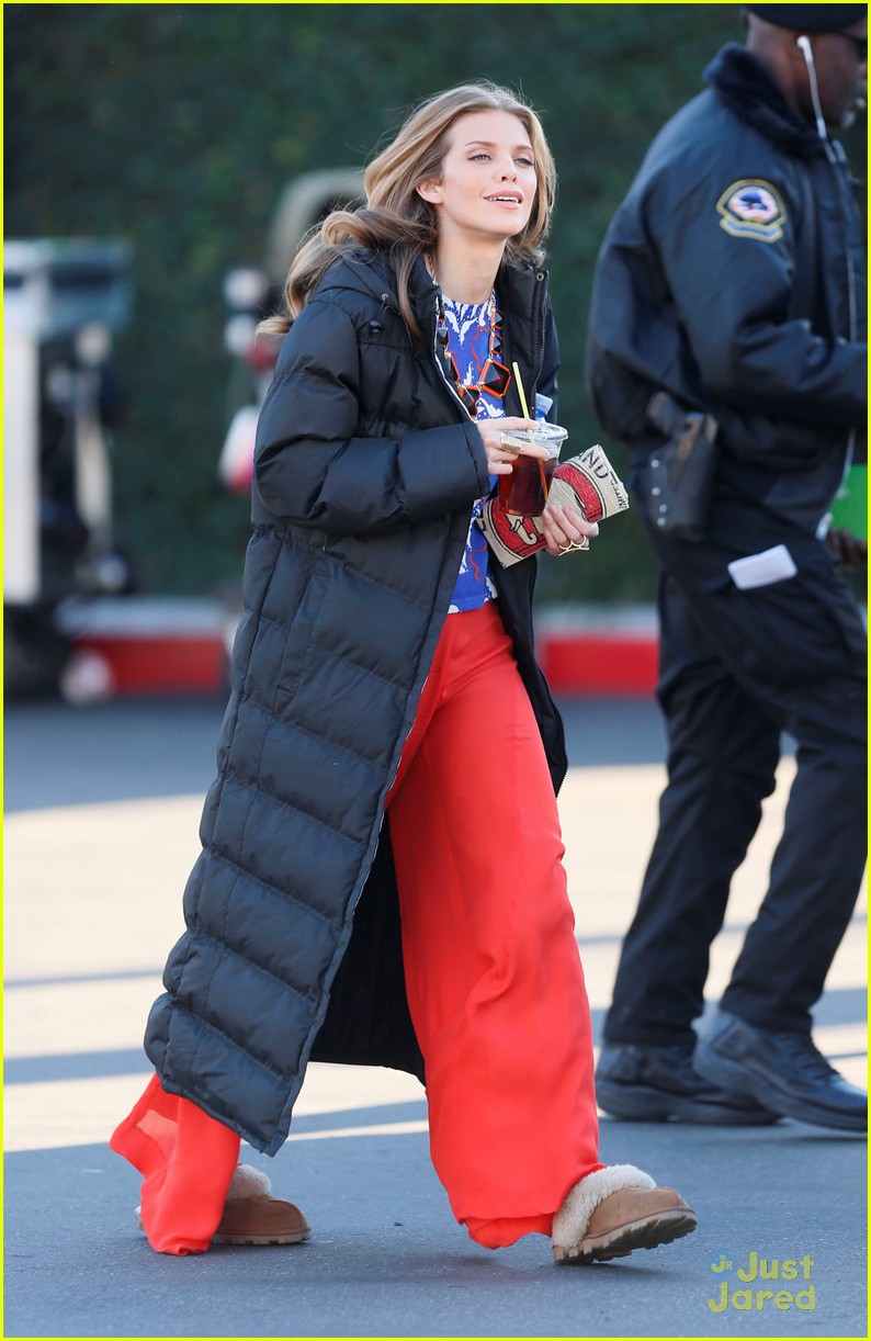 Jessica Stroup & AnnaLynne McCord: '90210' Set Snacks