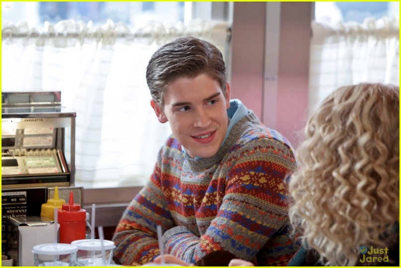 AnnaSophia Robb: Bride For Halloween on 'The Carrie Diaries'