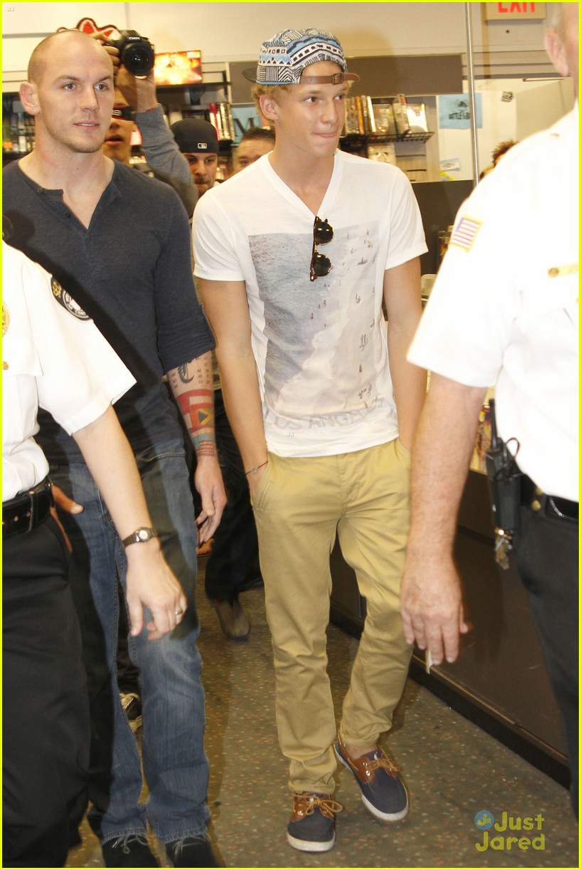 Cody Simpson: In Store Signing in Slidell
