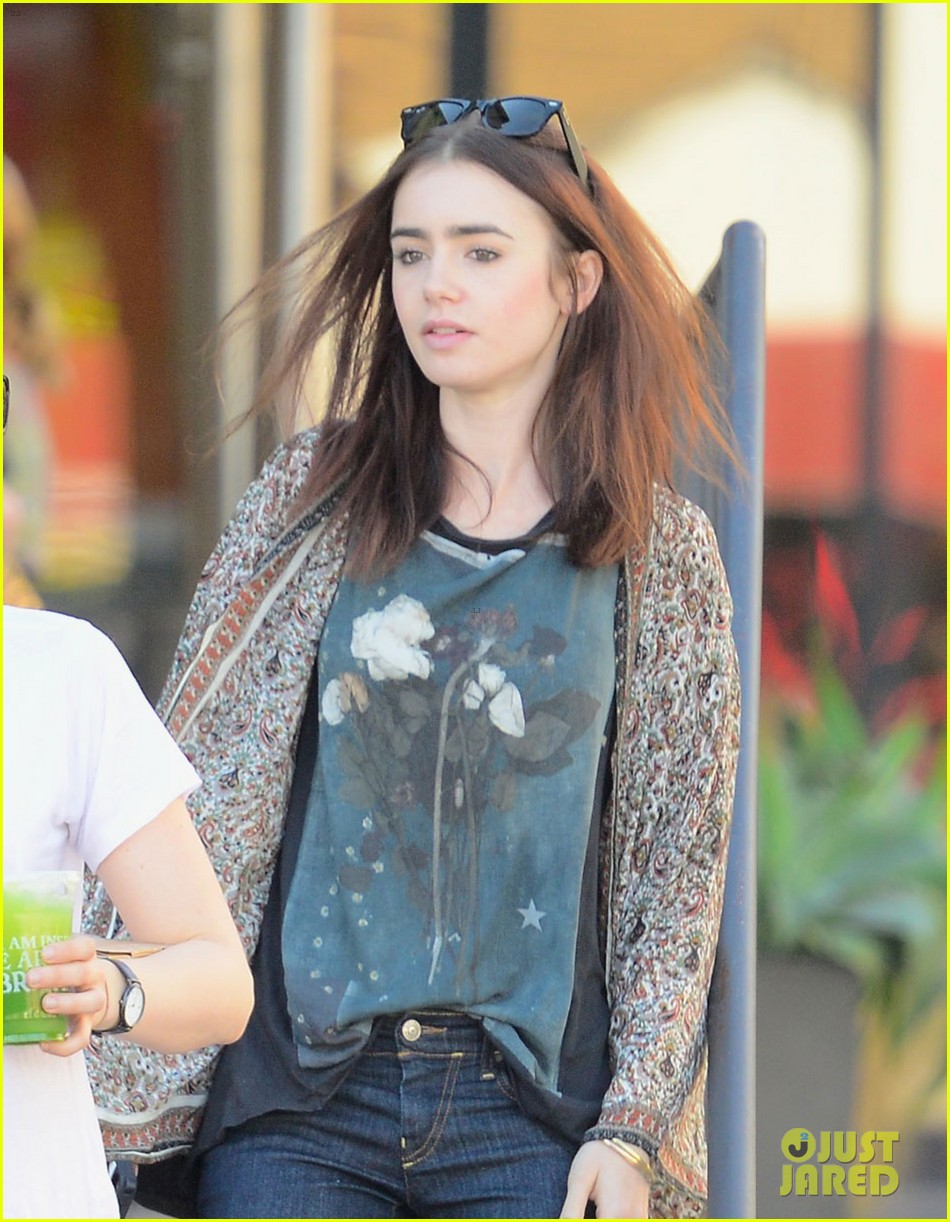 Lily Collins: Vegan Lunch Lady
