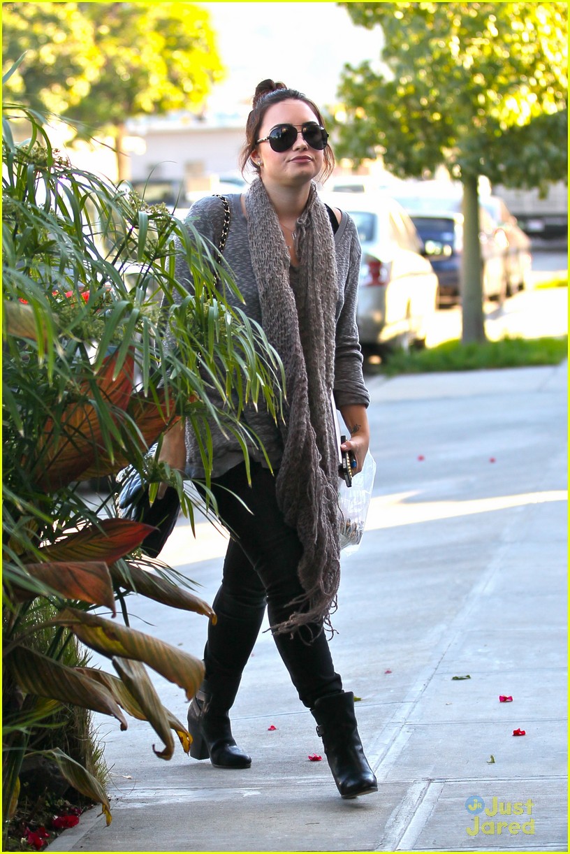 Demi Lovato: Studio Stop