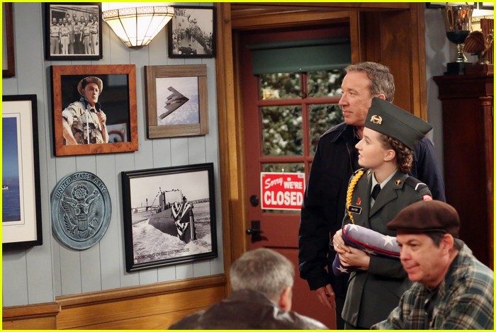 Kaitlyn Dever Joins the JROTC on 'Last Man Standing'