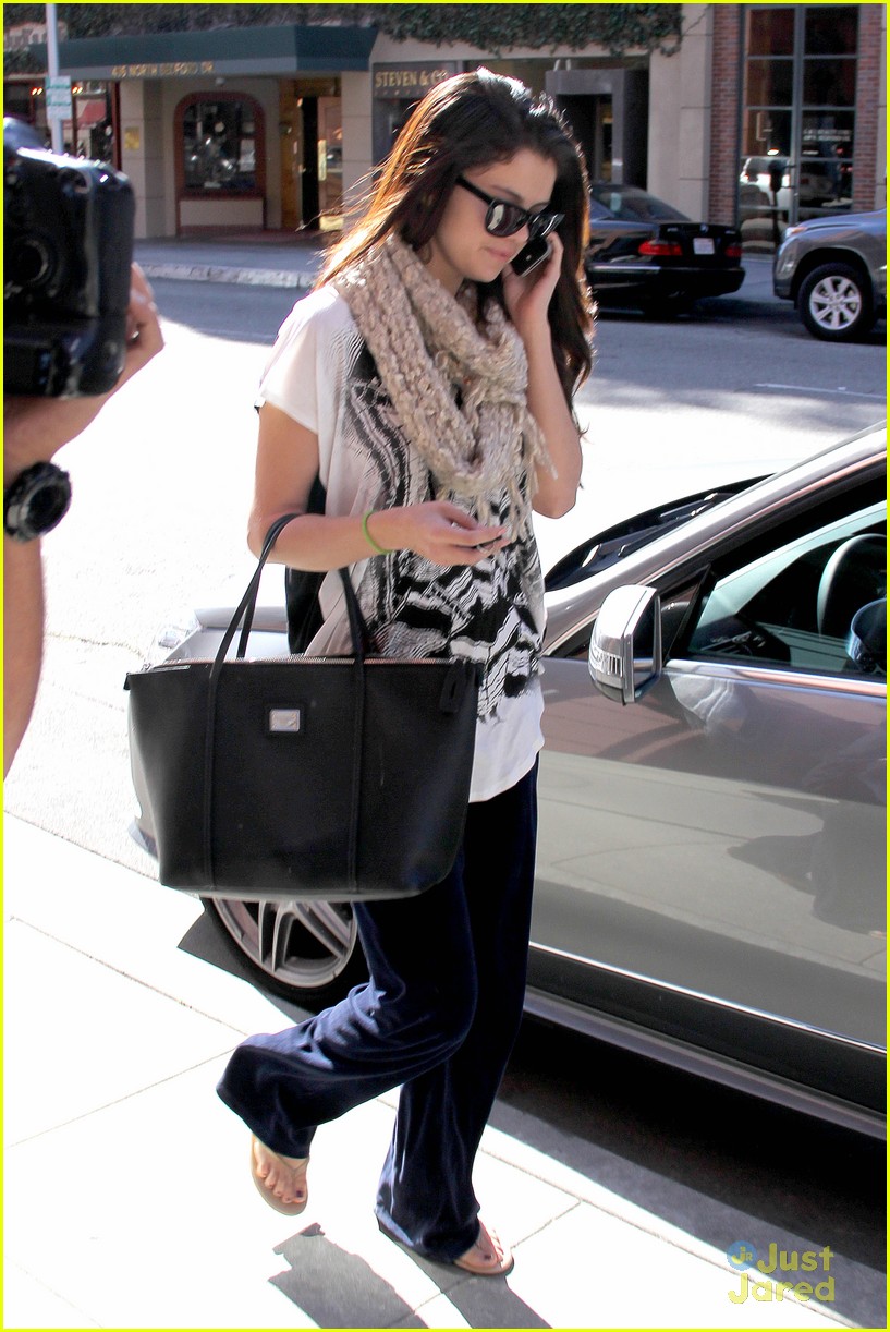 Selena Gomez Talks Friendship with Vanessa Hudgens & Taylor Swift