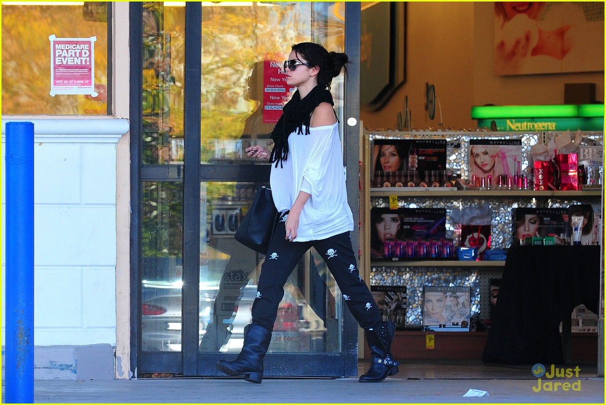 Selena Gomez: CVS Stop