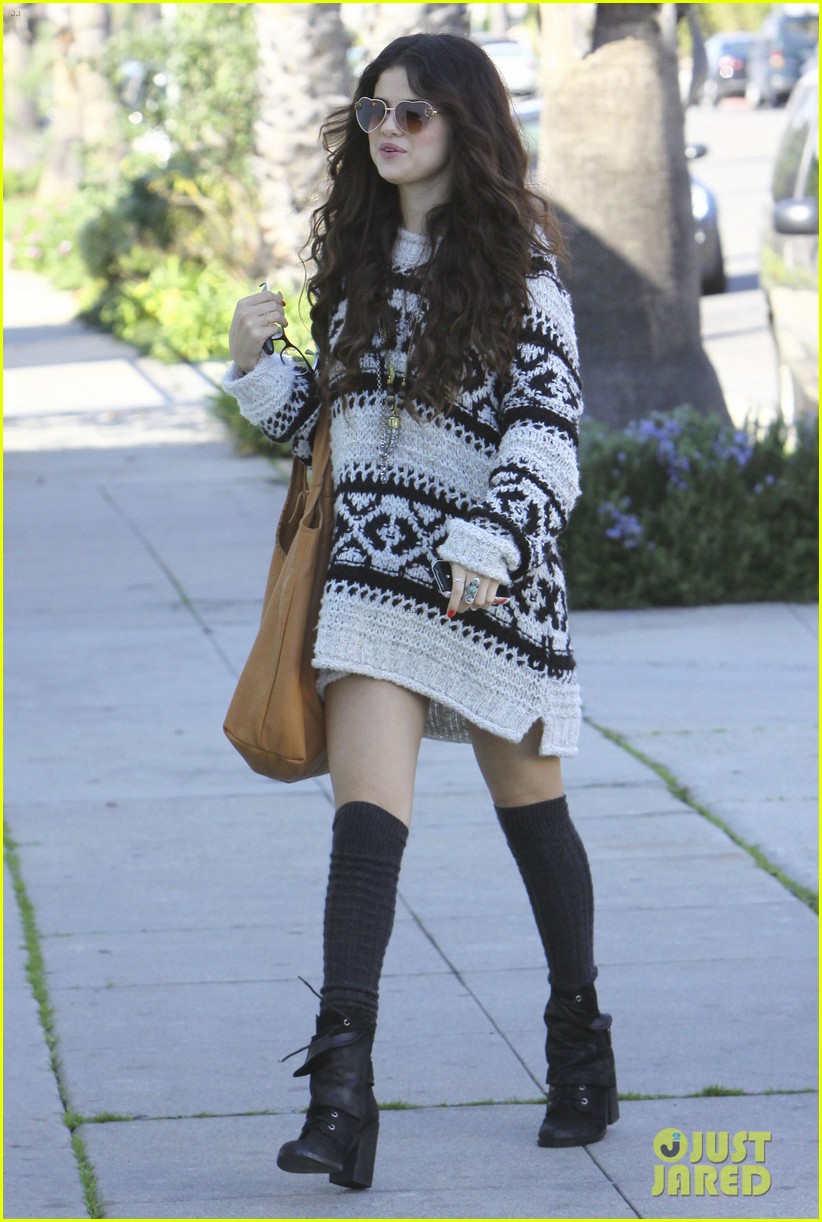 Selena Gomez: Gas Station Gal!