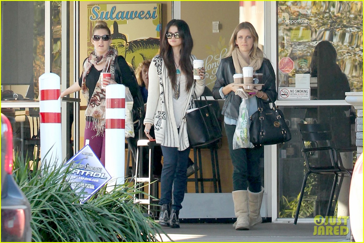 Selena Gomez: Golden Globes Party With Luke Bracey?