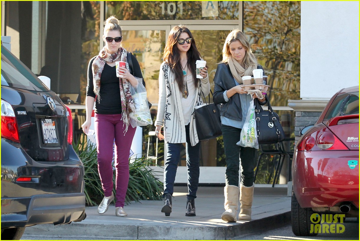 Selena Gomez: Golden Globes Party With Luke Bracey?