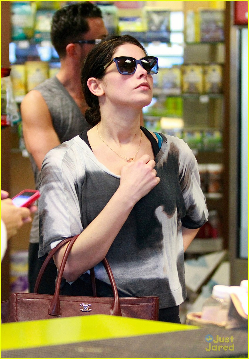 Ashley Greene: Green Smoothie To Go