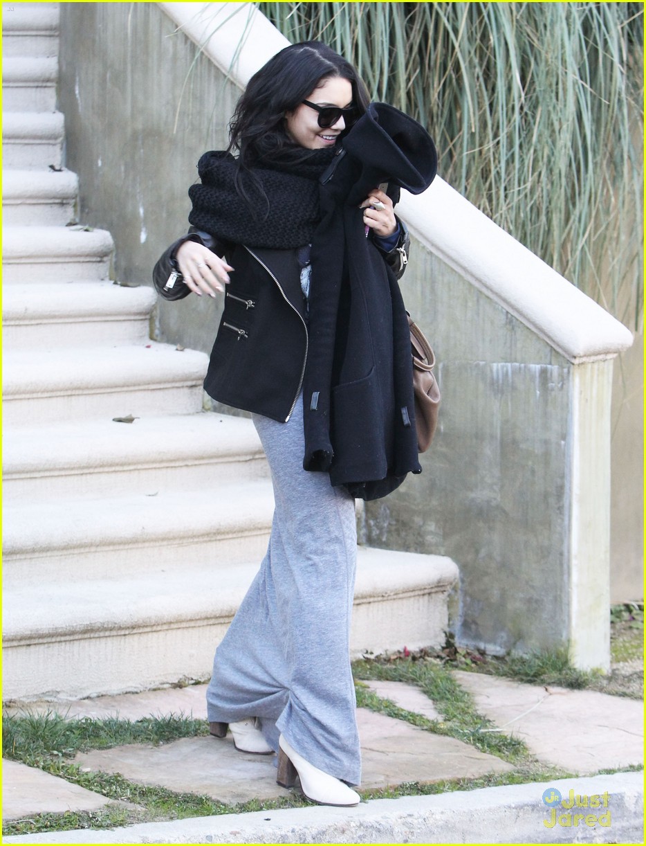Vanessa Hudgens: LAX Bound