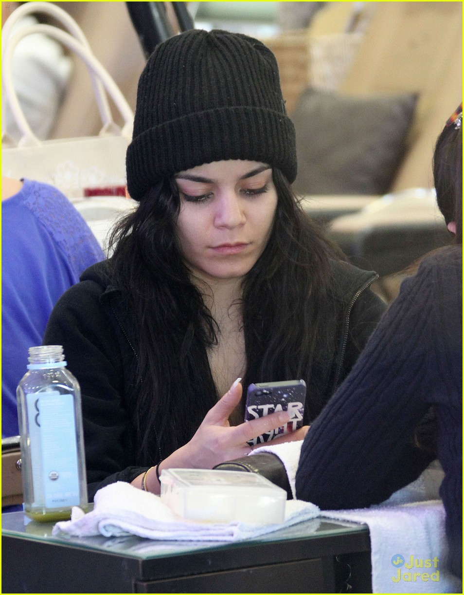 Vanessa Hudgens & Stella: Mani-Pedi Pair
