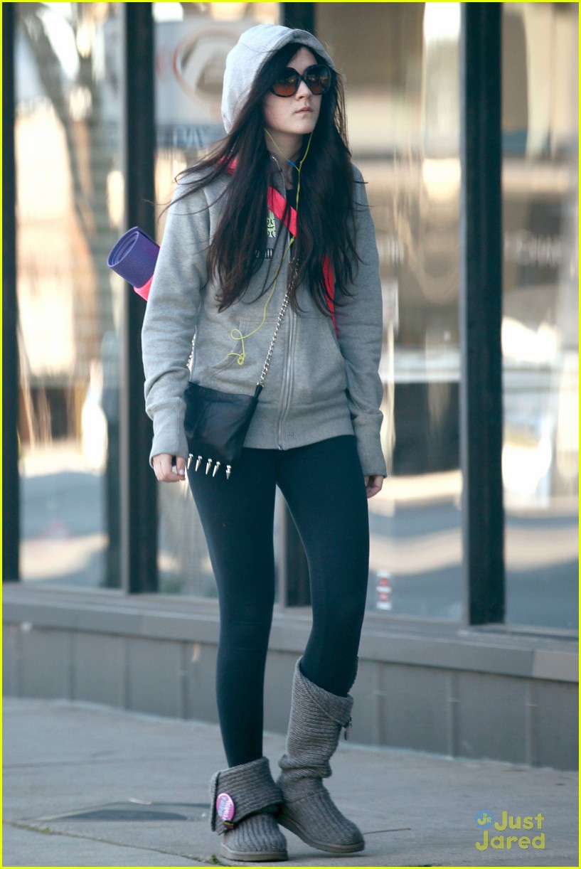 Isabelle Fuhrman: Yoga Class Cutie