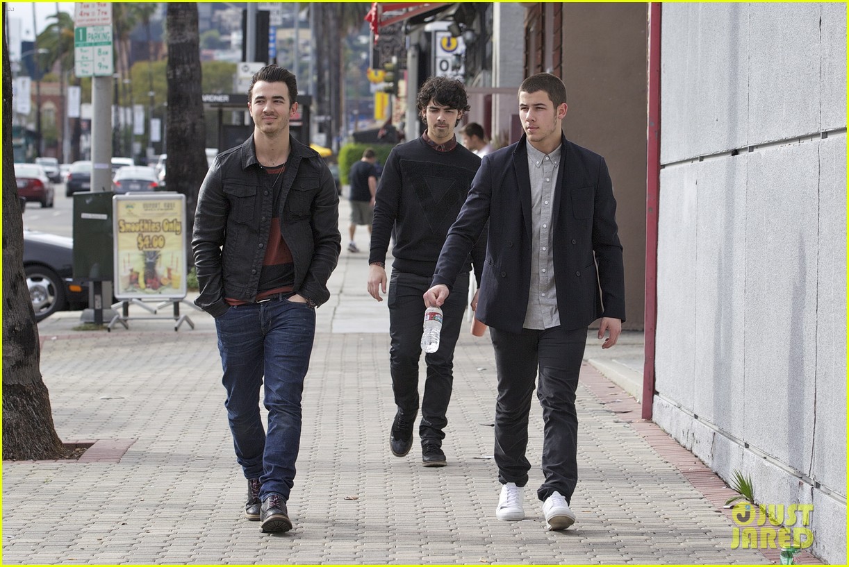 Nick, Joe & Kevin Jonas: Back In LA!