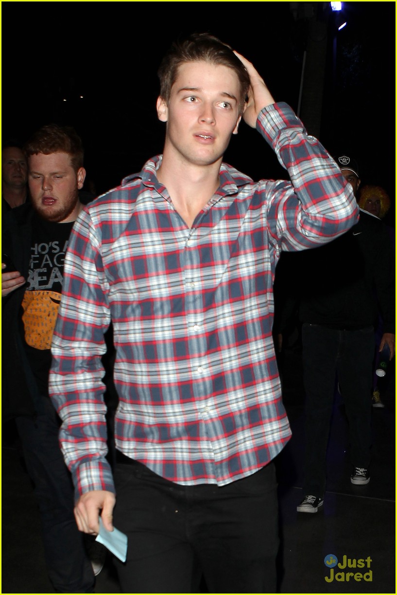 Taylor Lautner & Patrick Schwarzenegger: Lakers Game Guys