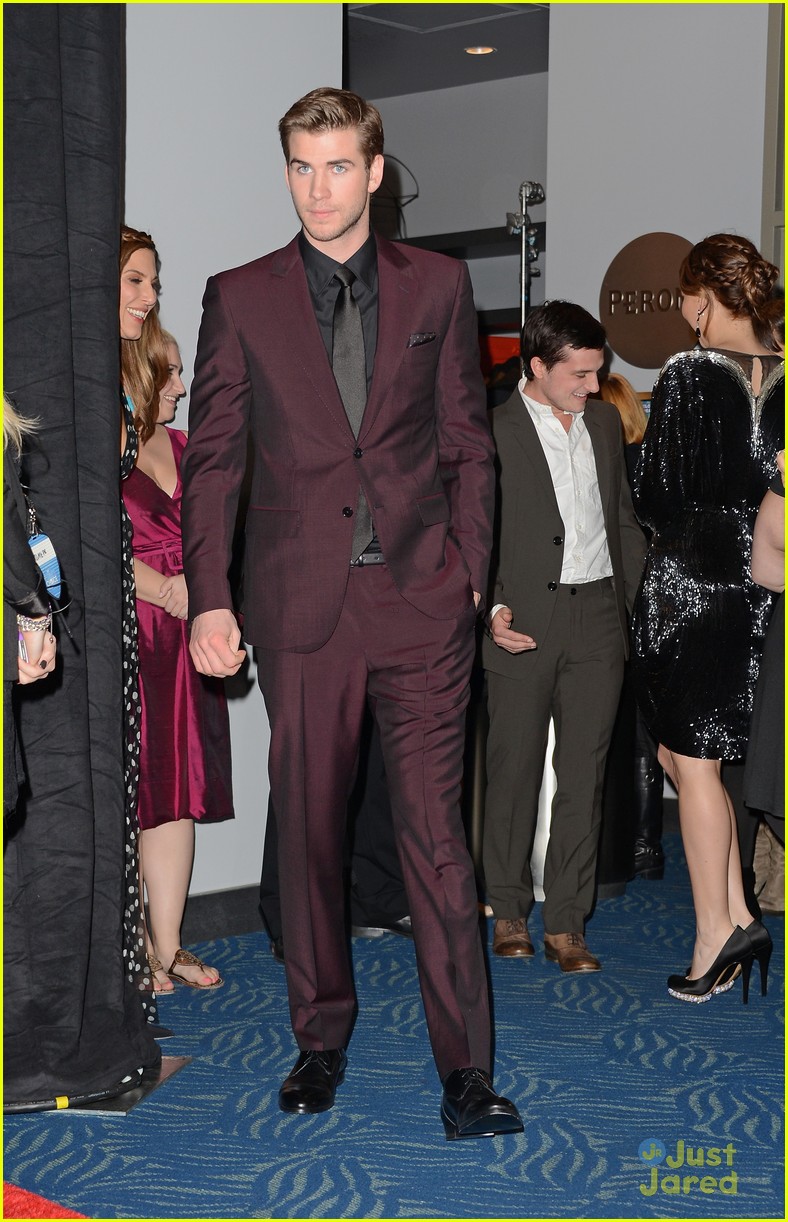 Liam Hemsworth & Josh Hutcherson: People's Choice Awards 2013