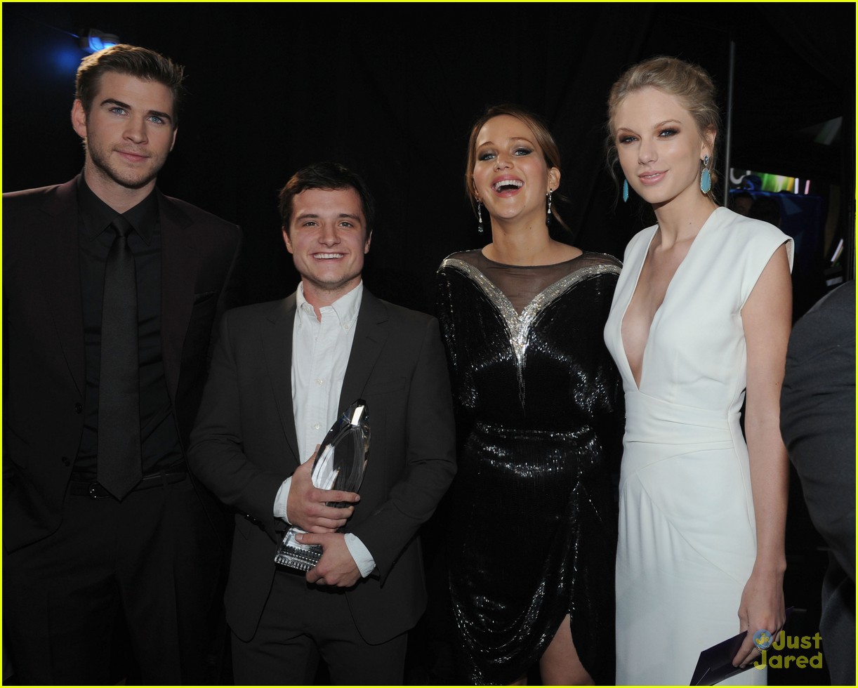 Liam Hemsworth & Josh Hutcherson: People's Choice Awards 2013