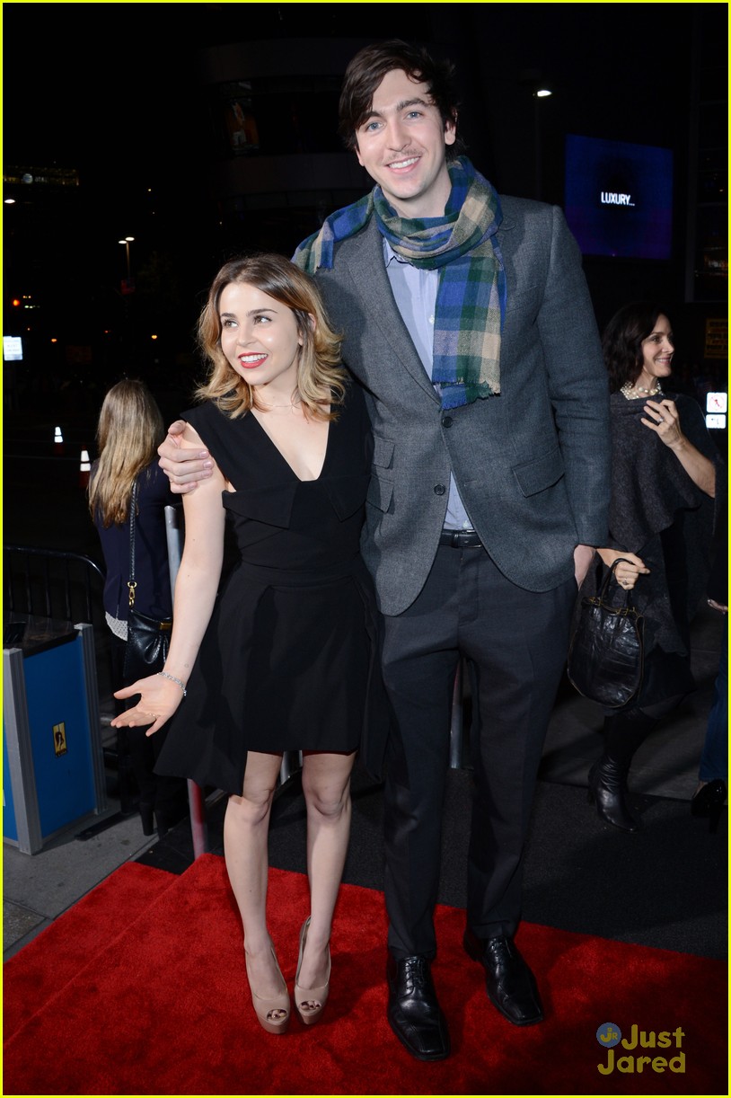 Mae Whitman: 'Perks' Wins at People's Choice Awards 2013